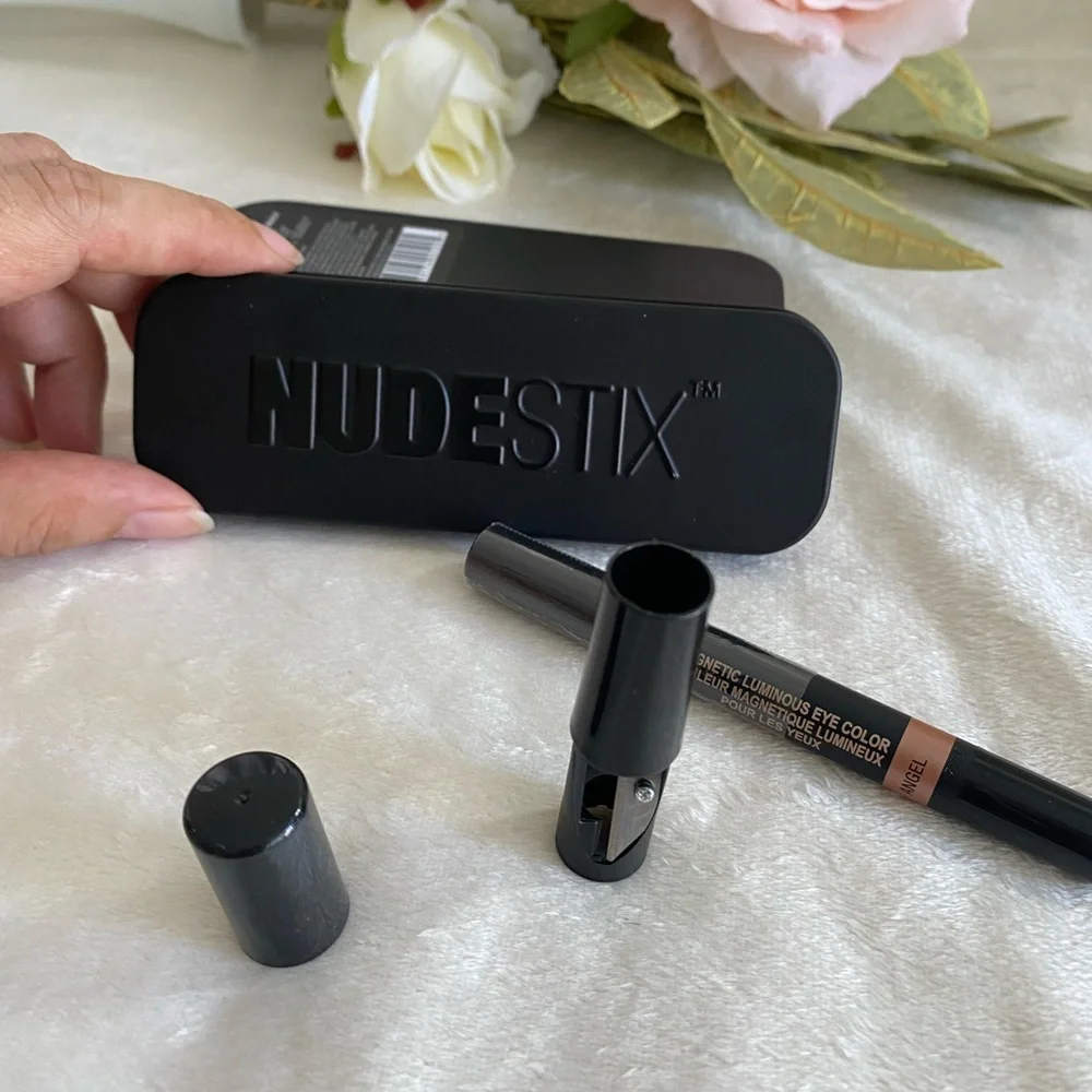 NUDESTIX EYESHADOW PENCIL ✏️ WITH SHARPENER COLOR ANGEL